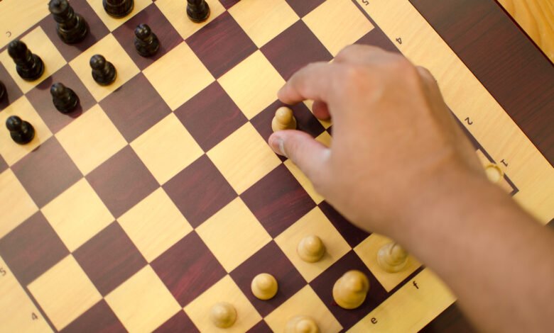 ربات شطرنج بازی انگشت کودک را در حین بازی می شکند