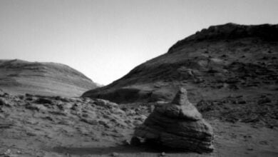 مریخ نورد ناسا صخره مرموز را کشف می کند که اینترنت گیج شده است.  بررسی کنید چرا