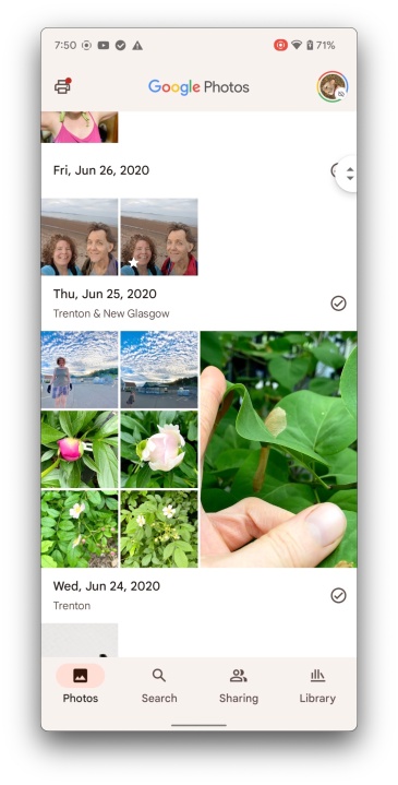 عکس‌های استتار شده و اصلی در کنار هم در جدول زمانی Google Photos نمایش داده می‌شوند.