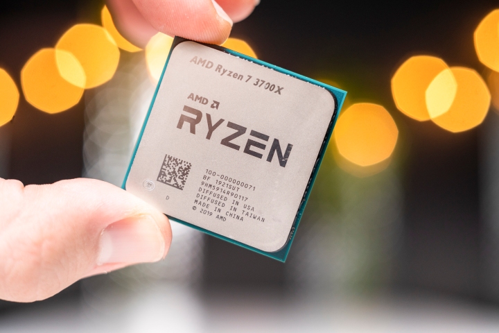 انگشتان AMD Ryzen 9 3900X.