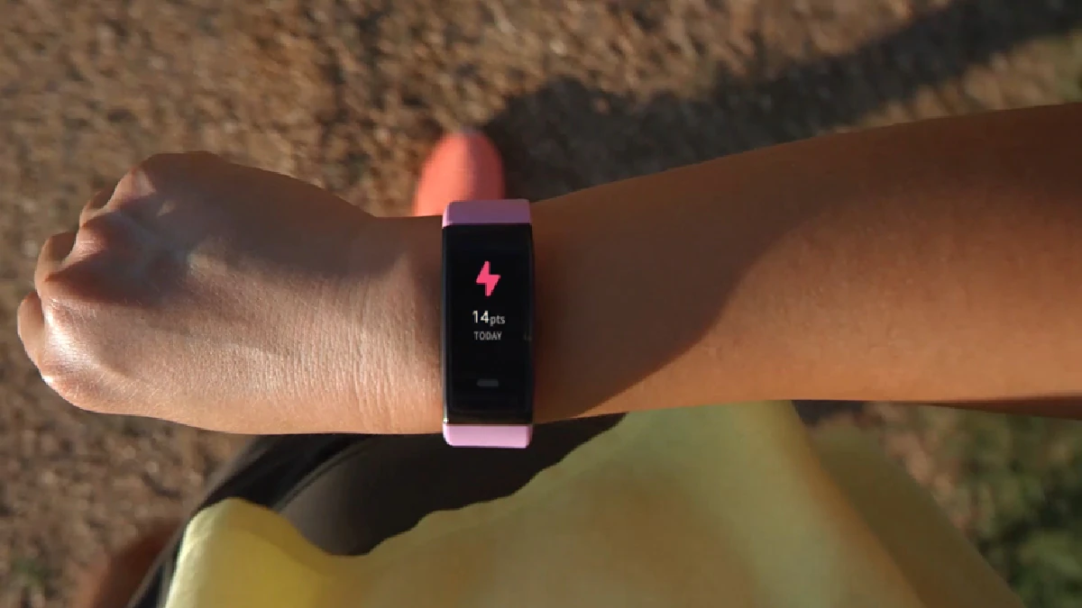 Wearable Activity Trackers Motivate People to Exercise More, Lose Weight, Study Says