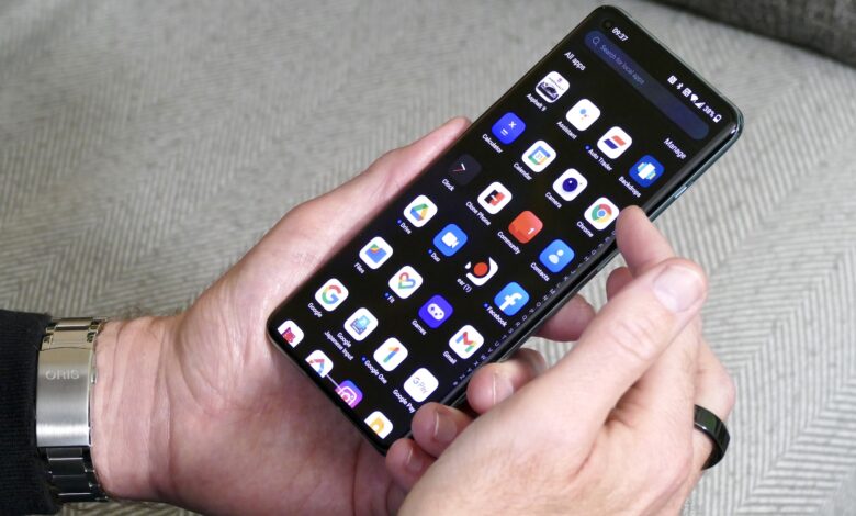 OnePlus 10 Pro در مقابل Samsung Galaxy S22 Plus