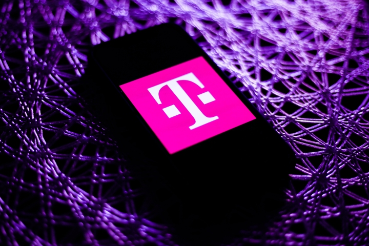 لوگوی T-Mobile در گوشی هوشمند.